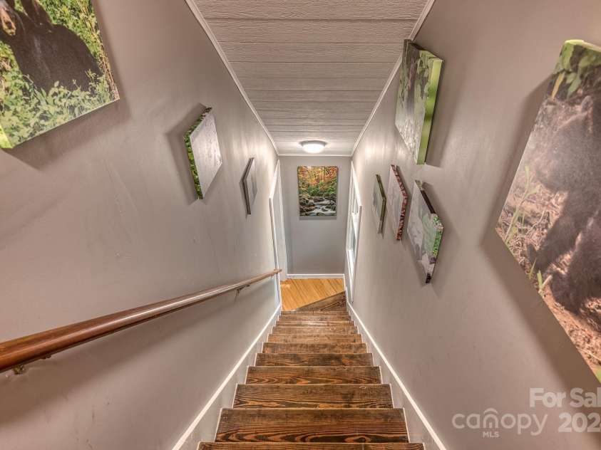 274 Hemlock Road, Banner Elk, NC 28604.  MLS# CAR4176178, YatesRealty ID 2933. 