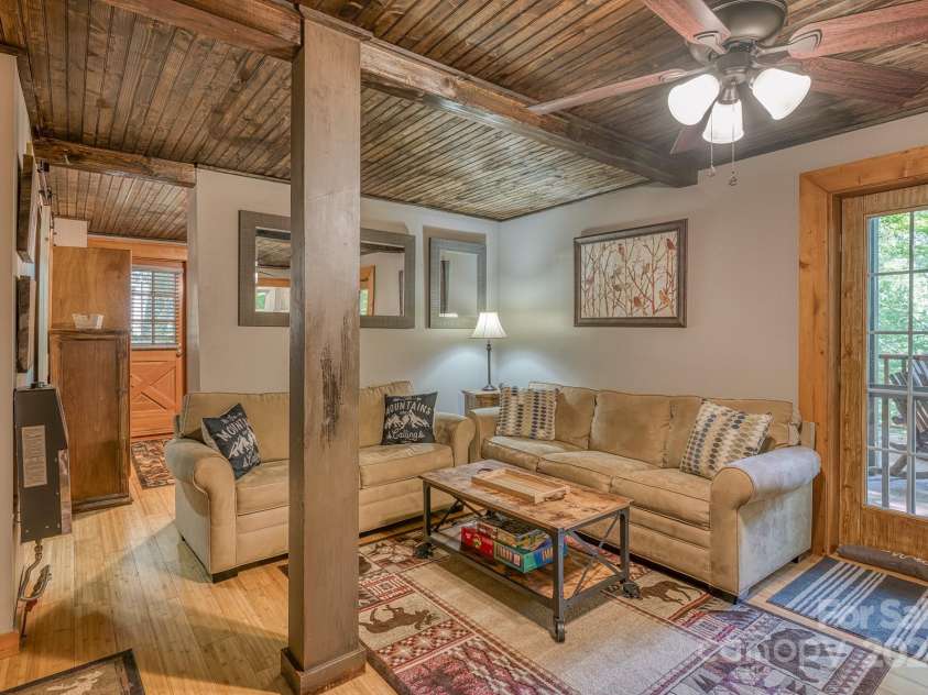 274 Hemlock Road, Banner Elk, NC 28604.  MLS# CAR4176178, YatesRealty ID 2933. 