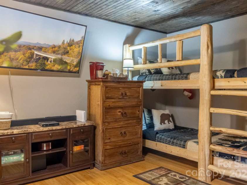 274 Hemlock Road, Banner Elk, NC 28604.  MLS# CAR4176178, YatesRealty ID 2933. 