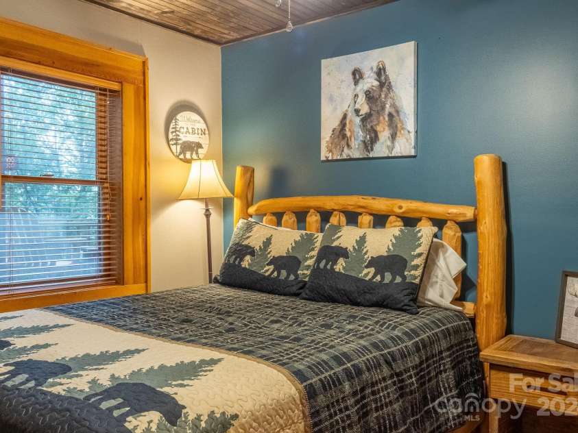 274 Hemlock Road, Banner Elk, NC 28604.  MLS# CAR4176178, YatesRealty ID 2933. 