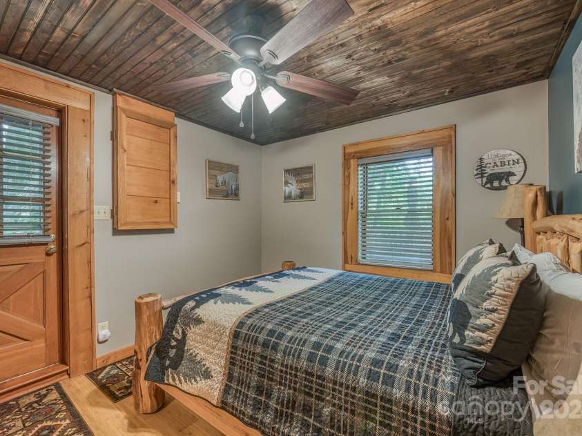 274 Hemlock Road, Banner Elk, NC 28604.  MLS# CAR4176178, YatesRealty ID 2933. 