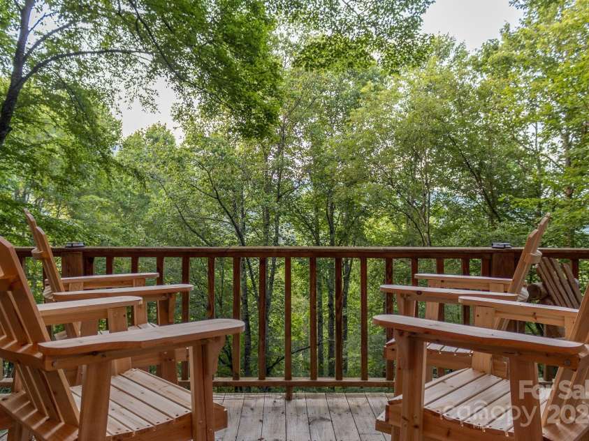 274 Hemlock Road, Banner Elk, NC 28604.  MLS# CAR4176178, YatesRealty ID 2933. 