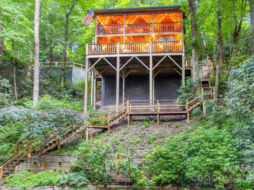 274 Hemlock Road, Banner Elk, NC 28604.  MLS# CAR4176178, YatesRealty ID 2933. 