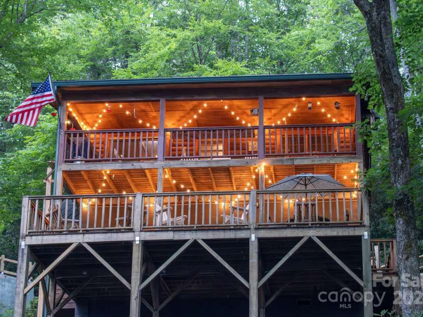 274 Hemlock Road, Banner Elk, NC 28604.  MLS# CAR4176178, YatesRealty ID 2933. 