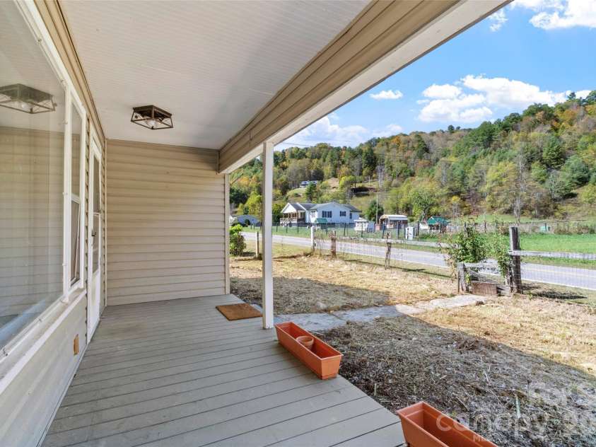 689 Bald Mountain Road, Burnsville, NC 28714.  MLS# CAR4309436, YatesRealty ID 2933. Front Porch
