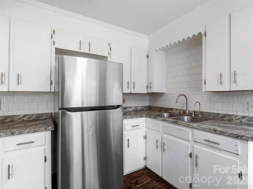 689 Bald Mountain Road, Burnsville, NC 28714.  MLS# CAR4309436, YatesRealty ID 2933. Kitchen