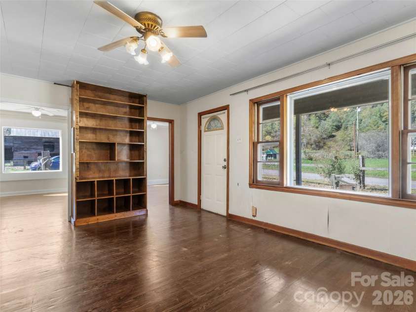 689 Bald Mountain Road, Burnsville, NC 28714.  MLS# CAR4309436, YatesRealty ID 2933. Living Room