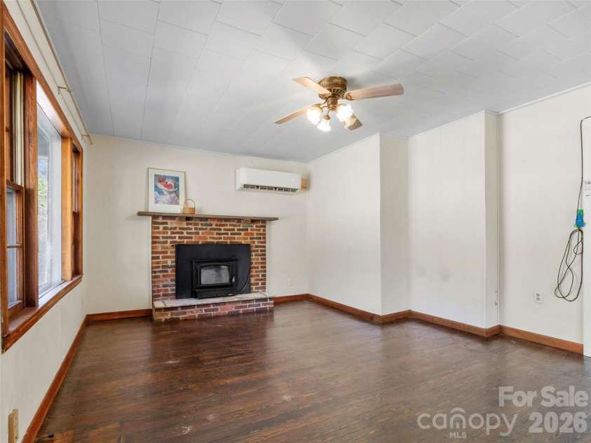689 Bald Mountain Road, Burnsville, NC 28714.  MLS# CAR4309436, YatesRealty ID 2933. Living Room