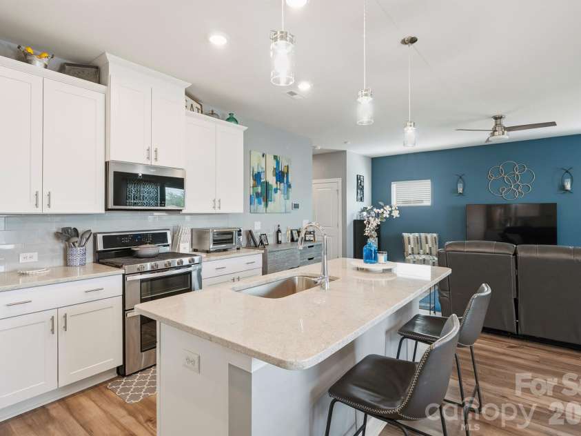 2010 Red Ash Drive, Charlotte, NC 28215.  MLS# CAR4363985, YatesRealty ID 29330. Expansive Kitchen - Huge Open Floor-plan on Main Level