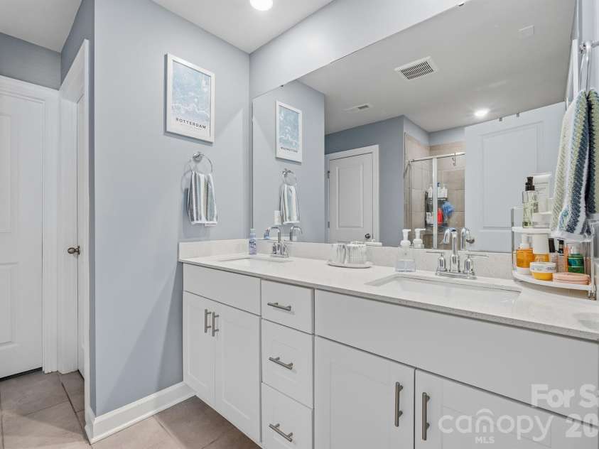 2010 Red Ash Drive, Charlotte, NC 28215.  MLS# CAR4363985, YatesRealty ID 29330. Primary Bathroom with Dual Vanity