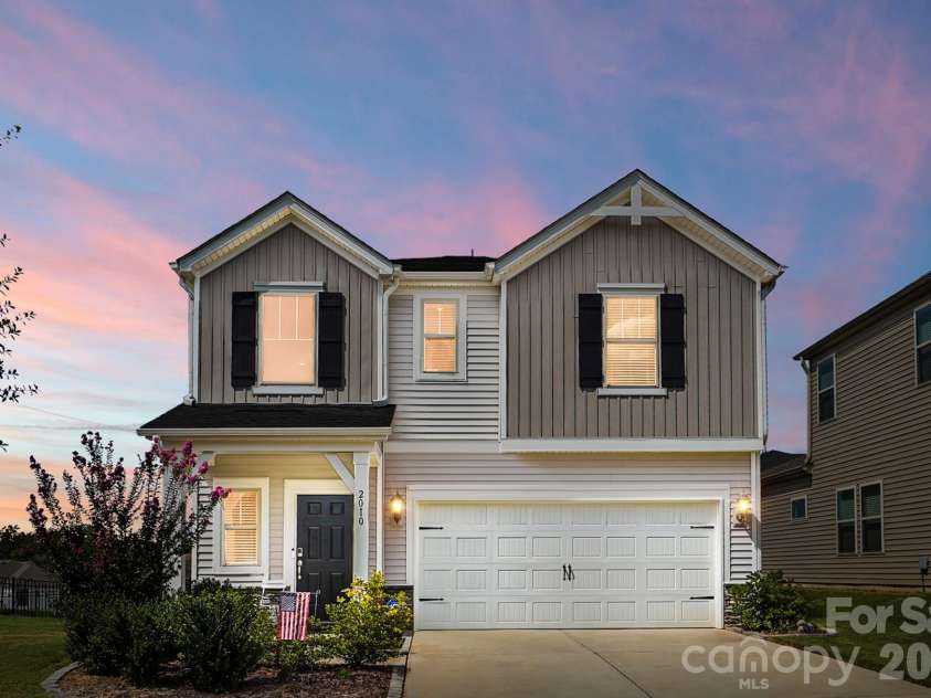 2010 Red Ash Drive, Charlotte, NC 28215.  MLS# CAR4424142, YatesRealty ID 29330. 