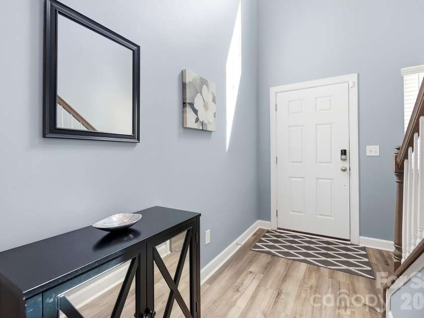 2010 Red Ash Drive, Charlotte, NC 28215.  MLS# CAR4424142, YatesRealty ID 29330. 