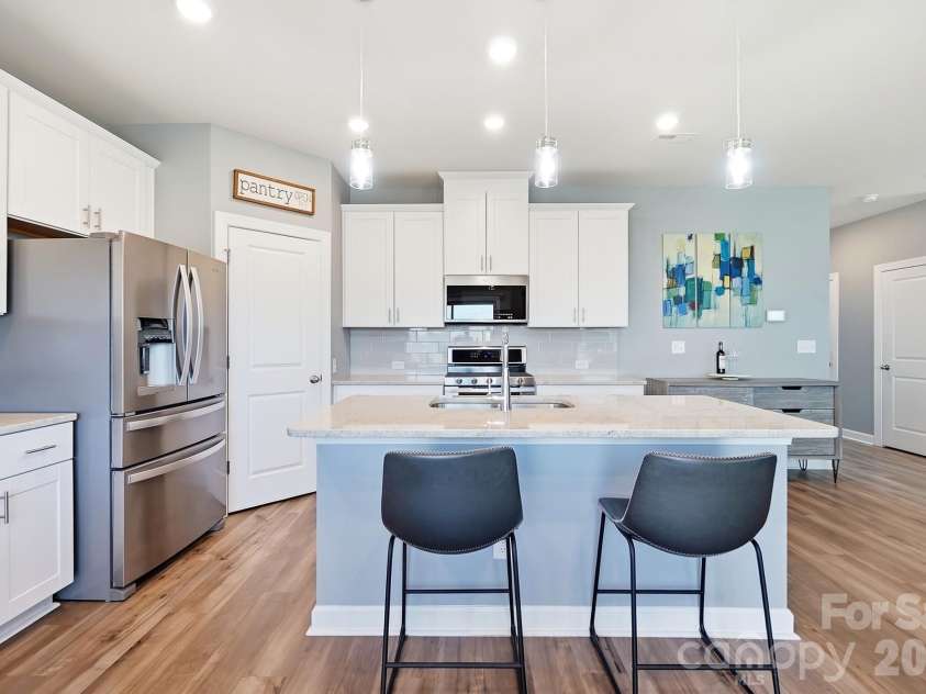 2010 Red Ash Drive, Charlotte, NC 28215.  MLS# CAR4424142, YatesRealty ID 29330. 