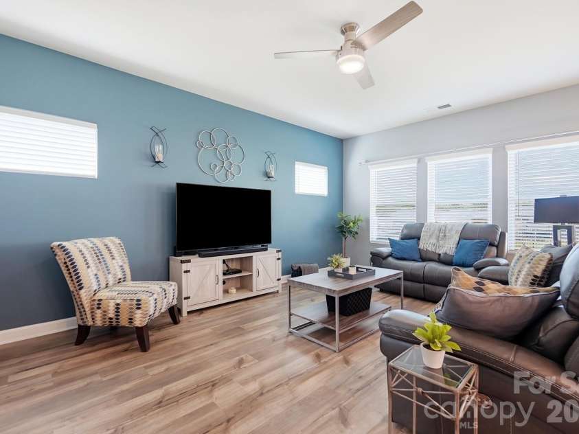 2010 Red Ash Drive, Charlotte, NC 28215.  MLS# CAR4424142, YatesRealty ID 29330. 