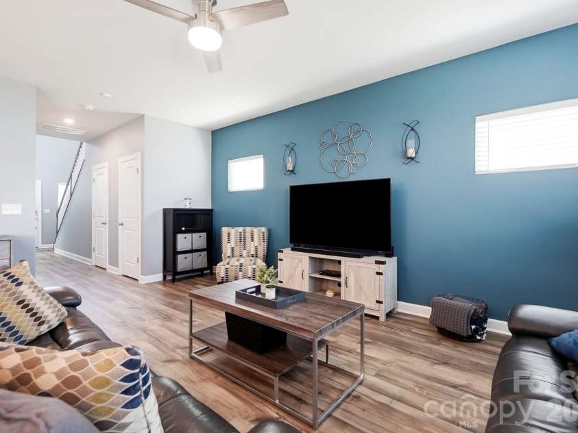 2010 Red Ash Drive, Charlotte, NC 28215.  MLS# CAR4424142, YatesRealty ID 29330. 