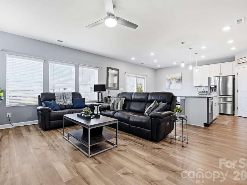 2010 Red Ash Drive, Charlotte, NC 28215.  MLS# CAR4424142, YatesRealty ID 29330. 