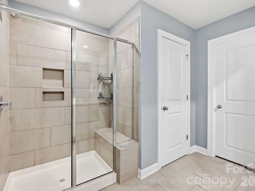2010 Red Ash Drive, Charlotte, NC 28215.  MLS# CAR4424142, YatesRealty ID 29330. 