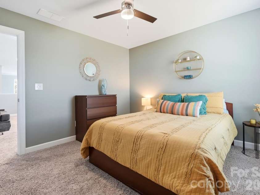 2010 Red Ash Drive, Charlotte, NC 28215.  MLS# CAR4424142, YatesRealty ID 29330. 