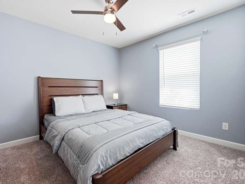 2010 Red Ash Drive, Charlotte, NC 28215.  MLS# CAR4424142, YatesRealty ID 29330. 