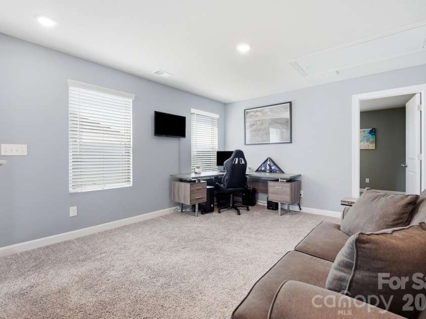 2010 Red Ash Drive, Charlotte, NC 28215.  MLS# CAR4424142, YatesRealty ID 29330. 
