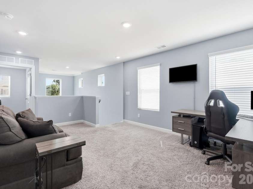 2010 Red Ash Drive, Charlotte, NC 28215.  MLS# CAR4424142, YatesRealty ID 29330. 