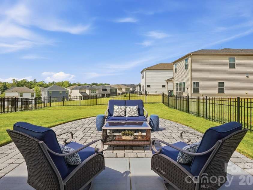 2010 Red Ash Drive, Charlotte, NC 28215.  MLS# CAR4424142, YatesRealty ID 29330. 