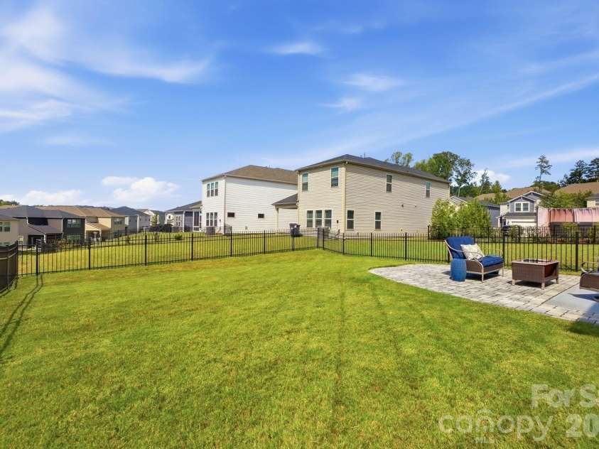 2010 Red Ash Drive, Charlotte, NC 28215.  MLS# CAR4424142, YatesRealty ID 29330. 