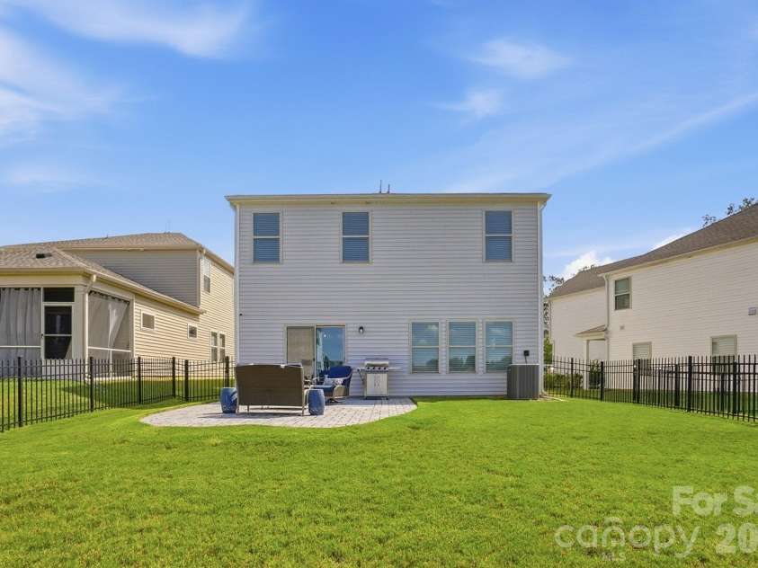 2010 Red Ash Drive, Charlotte, NC 28215.  MLS# CAR4424142, YatesRealty ID 29330. 