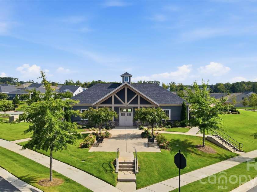 2010 Red Ash Drive, Charlotte, NC 28215.  MLS# CAR4424142, YatesRealty ID 29330. 