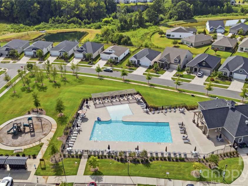 2010 Red Ash Drive, Charlotte, NC 28215.  MLS# CAR4424142, YatesRealty ID 29330. 