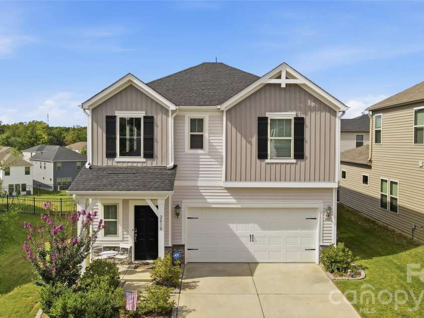 2010 Red Ash Drive, Charlotte, NC 28215.  MLS# CAR4424142, YatesRealty ID 29330. 