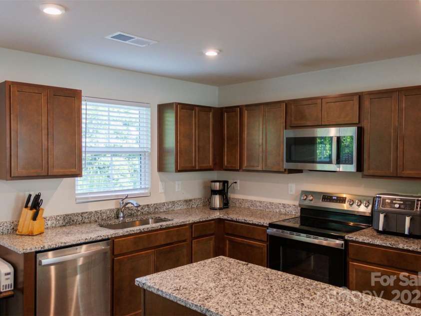 4008 Haldane Street, Charlotte, NC 28214.  MLS# CAR4285919, YatesRealty ID 29330. Kitchen