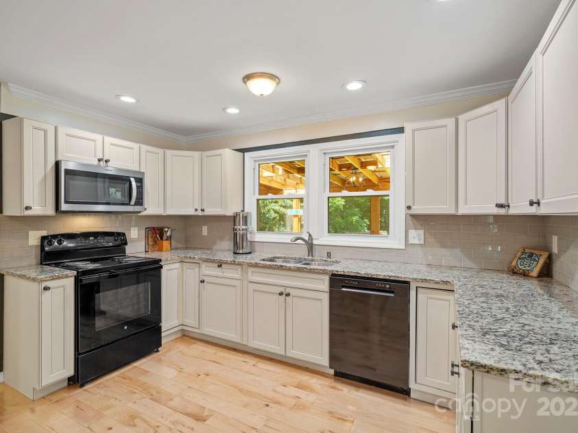 306 Pole Creasman Road, Asheville, NC 28806.  MLS# CAR4304233, YatesRealty ID 29331. 