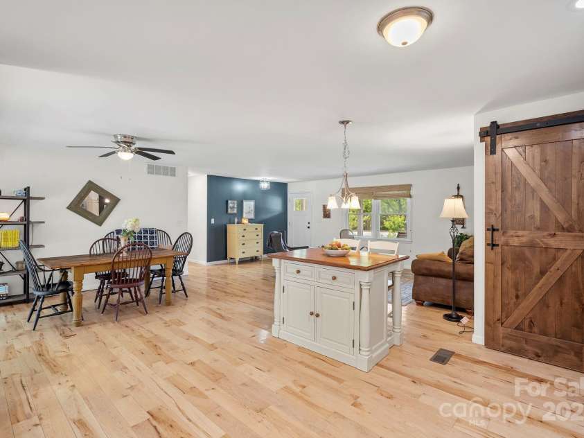 306 Pole Creasman Road, Asheville, NC 28806.  MLS# CAR4304233, YatesRealty ID 29331. 