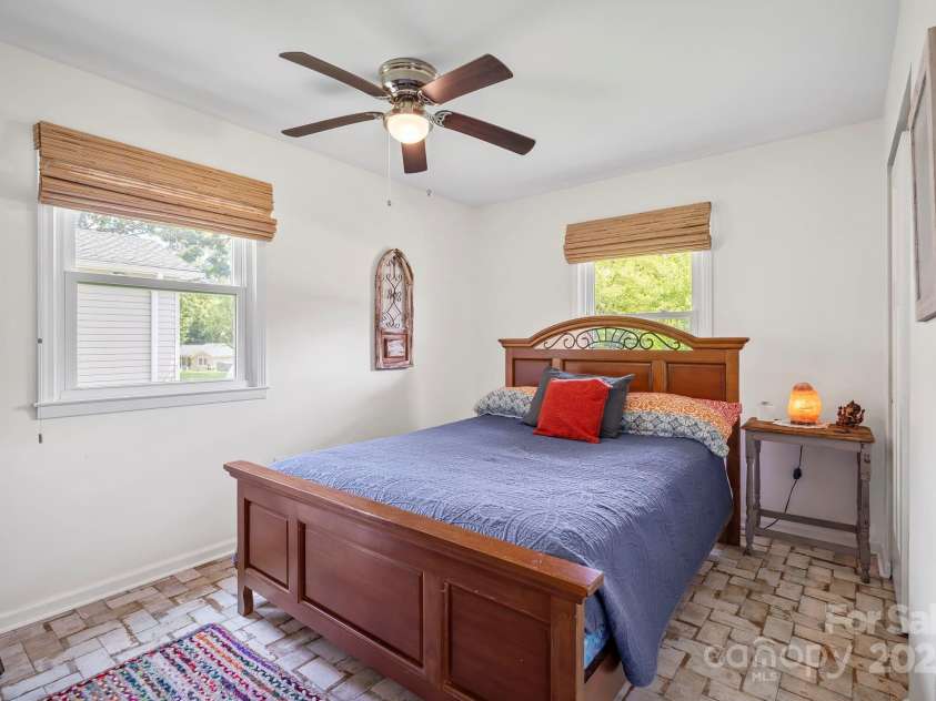 306 Pole Creasman Road, Asheville, NC 28806.  MLS# CAR4304233, YatesRealty ID 29331. 