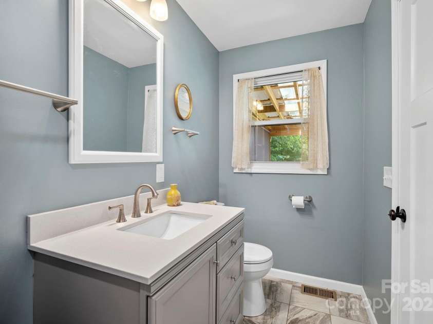 306 Pole Creasman Road, Asheville, NC 28806.  MLS# CAR4304233, YatesRealty ID 29331. 