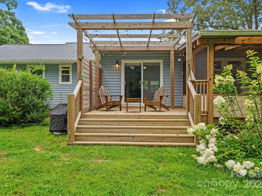 306 Pole Creasman Road, Asheville, NC 28806.  MLS# CAR4304233, YatesRealty ID 29331. 