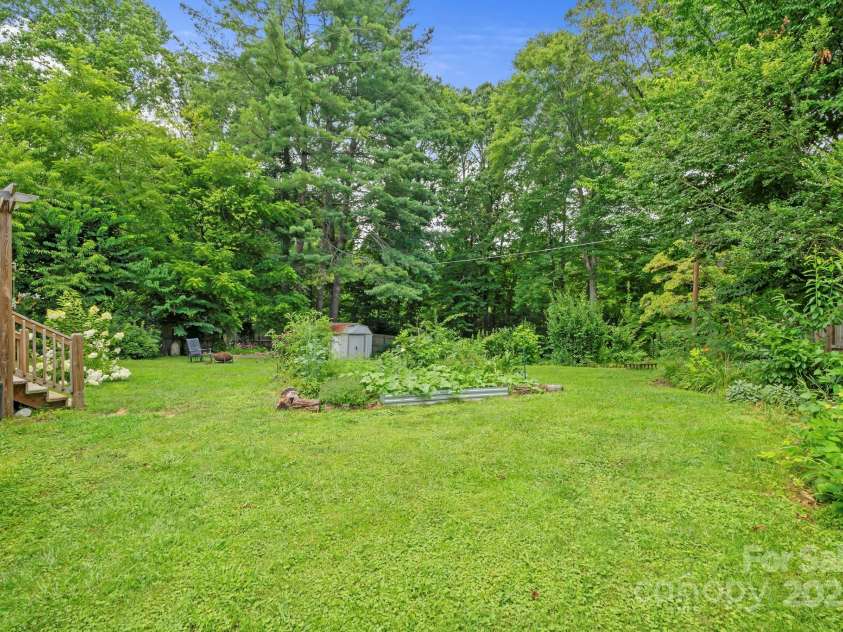 306 Pole Creasman Road, Asheville, NC 28806.  MLS# CAR4304233, YatesRealty ID 29331. 