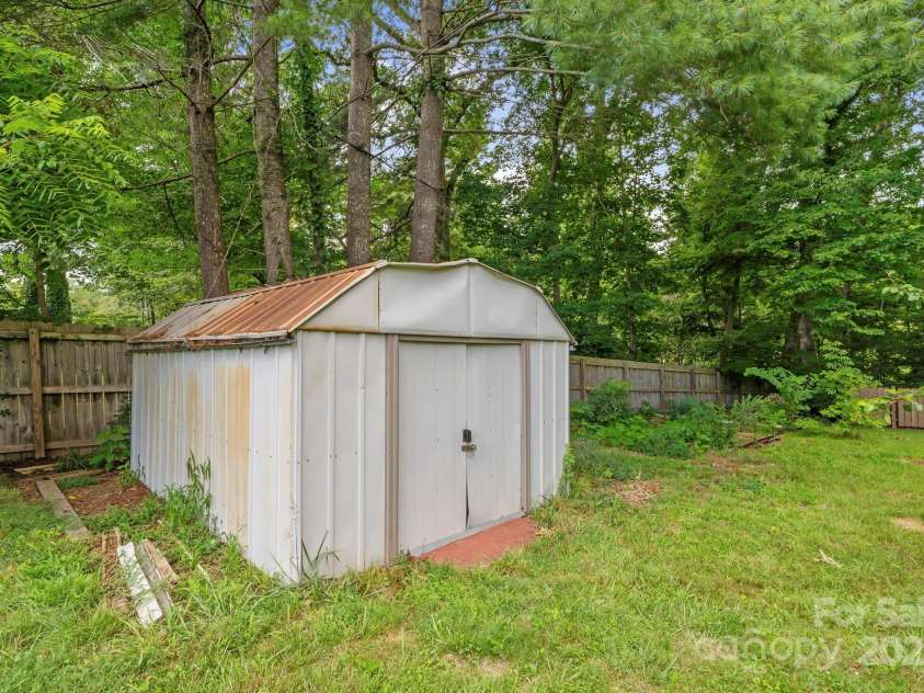 306 Pole Creasman Road, Asheville, NC 28806.  MLS# CAR4304233, YatesRealty ID 29331. 