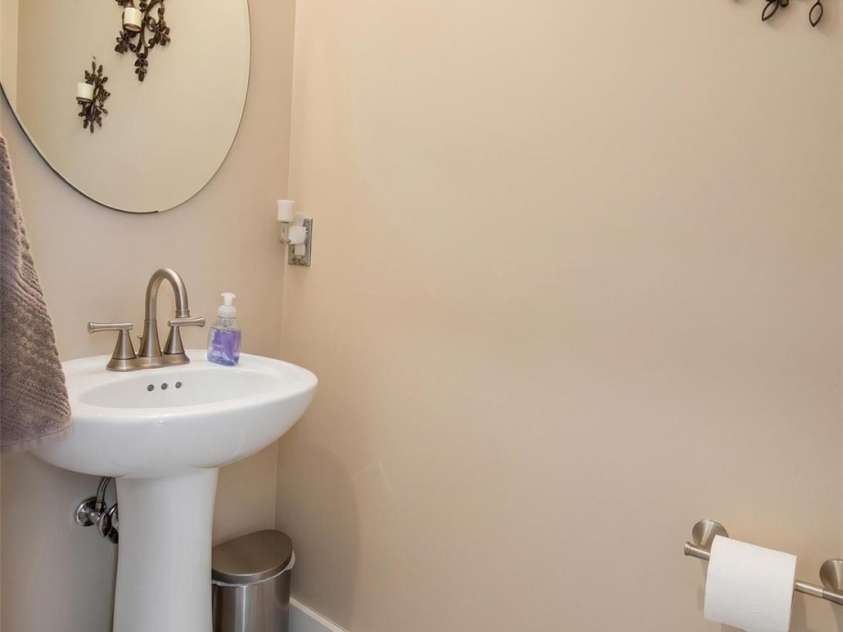 123 White Oak Road Extension, Arden, NC 28704.  MLS# CAR4375901, YatesRealty ID 29332. 1/2 bath main level hall