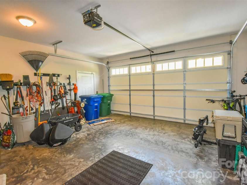 123 White Oak Road Extension, Arden, NC 28704.  MLS# CAR4375901, YatesRealty ID 29332. 2 car garage