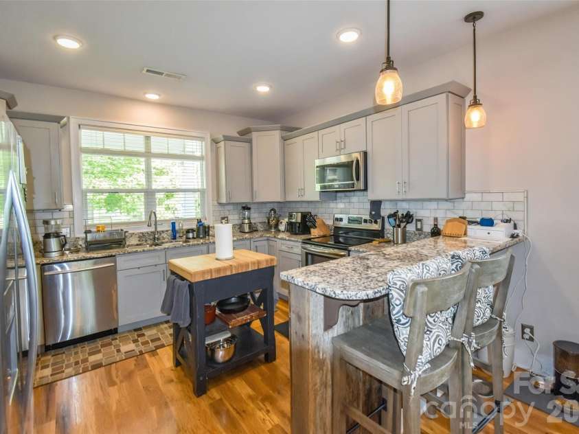 123 White Oak Road Extension, Arden, NC 28704.  MLS# CAR4375901, YatesRealty ID 29332. 