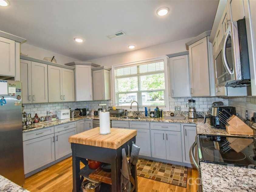 123 White Oak Road Extension, Arden, NC 28704.  MLS# CAR4375901, YatesRealty ID 29332. 