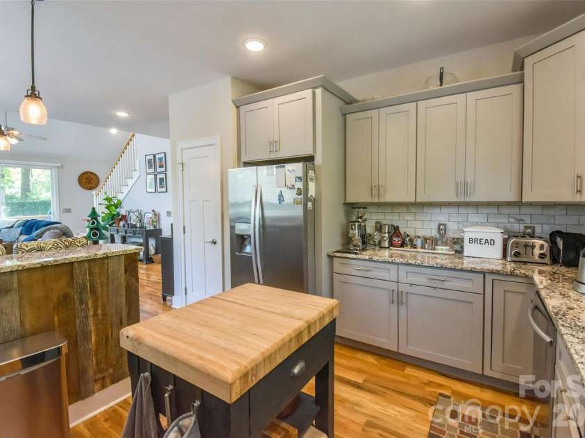 123 White Oak Road Extension, Arden, NC 28704.  MLS# CAR4375901, YatesRealty ID 29332. 