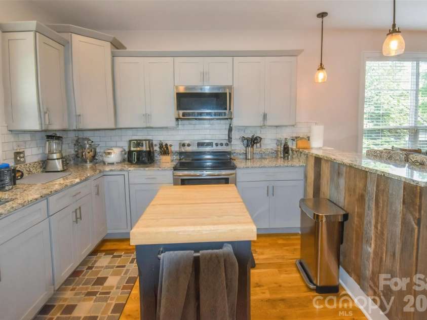 123 White Oak Road Extension, Arden, NC 28704.  MLS# CAR4375901, YatesRealty ID 29332. 