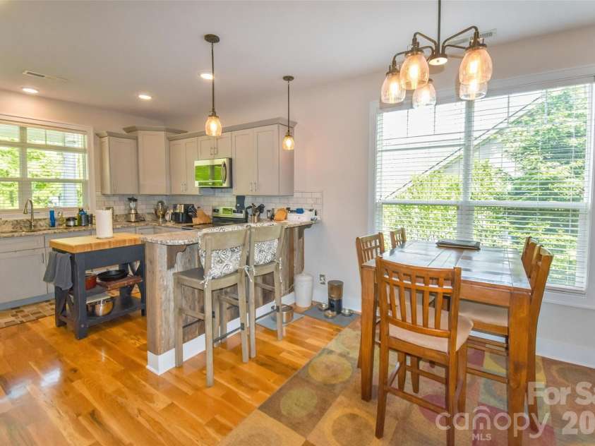 123 White Oak Road Extension, Arden, NC 28704.  MLS# CAR4375901, YatesRealty ID 29332. 