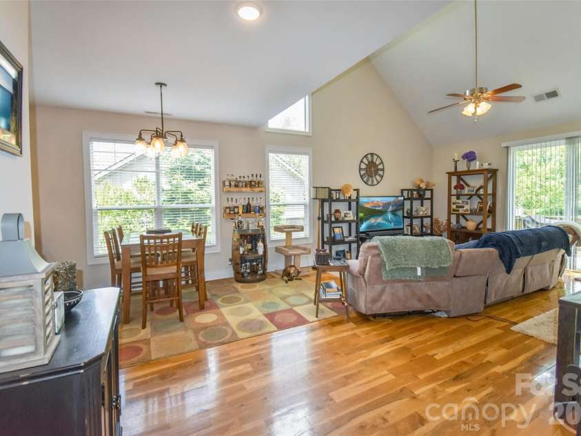 123 White Oak Road Extension, Arden, NC 28704.  MLS# CAR4375901, YatesRealty ID 29332. 