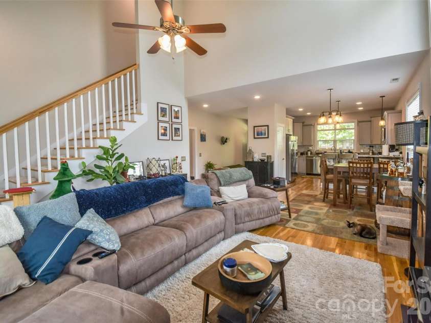 123 White Oak Road Extension, Arden, NC 28704.  MLS# CAR4375901, YatesRealty ID 29332. 