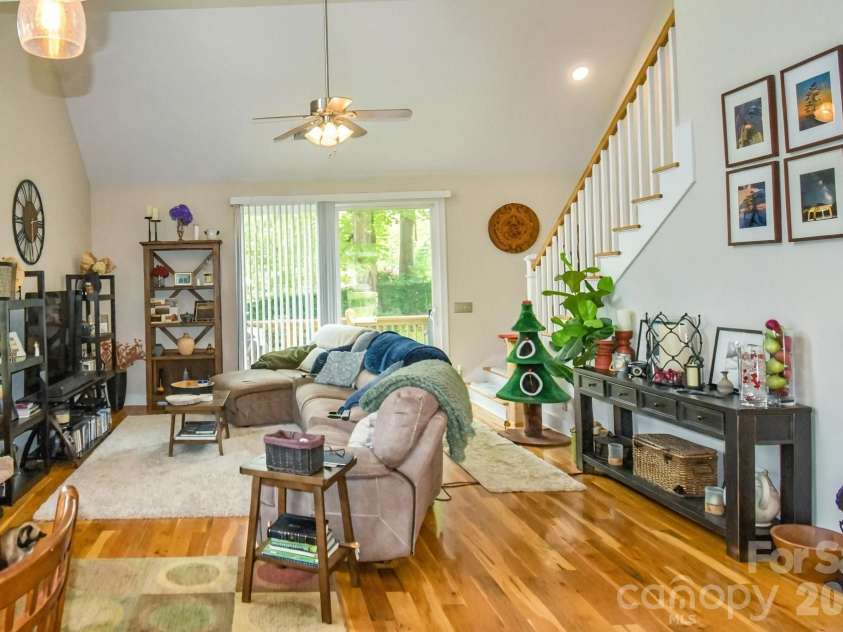 123 White Oak Road Extension, Arden, NC 28704.  MLS# CAR4375901, YatesRealty ID 29332. 