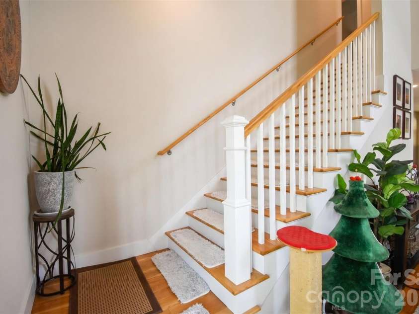 123 White Oak Road Extension, Arden, NC 28704.  MLS# CAR4375901, YatesRealty ID 29332. 